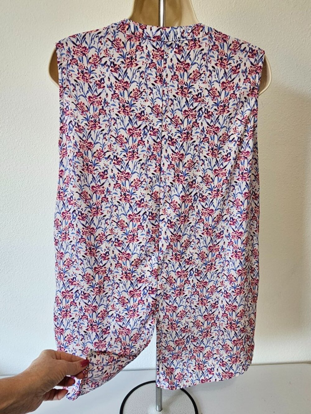 Zac & Rachel Sleeveless Hidden Button Front - Picture 7 of 10